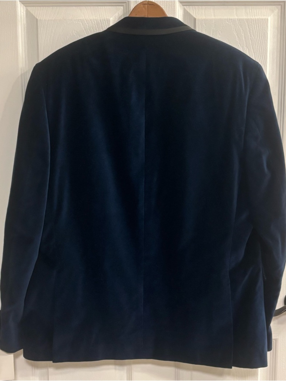 TALLIA Men's Dark Navy Velvet Blazer with Contrast Trim - Picture 2 of 14